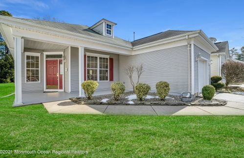16 Silverwoods Dr, Lakewood, NJ 08701-7515
