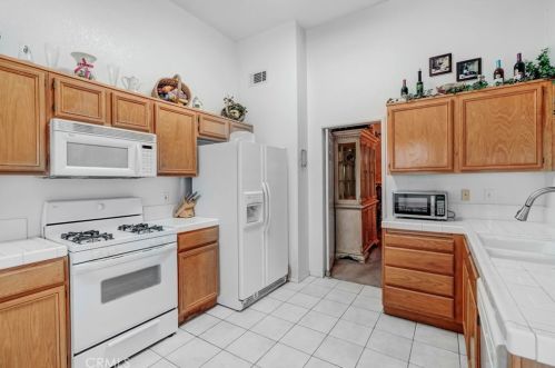 922 Morgan Ct, Redlands CA  92374-1818 exterior