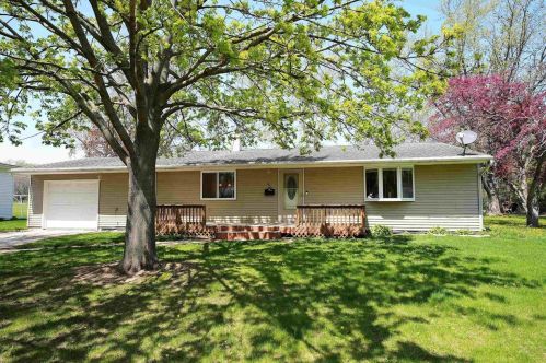 405 Memory Ct, Green Bay, WI 54301-2236