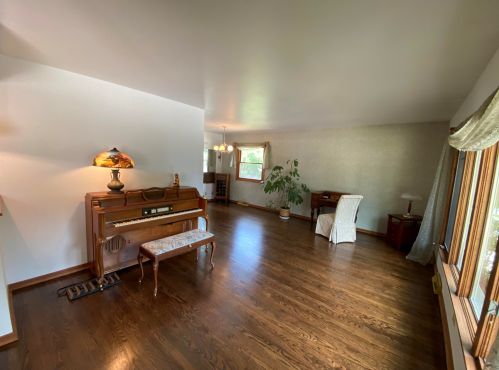 1913 Empire Dr, Waukesha, WI 53186-2614