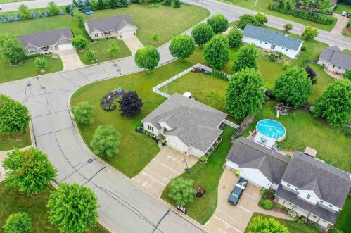 2722 Teresa Dr, Green Bay WI  54311-5586 exterior