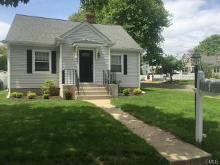 158 Courtland Hill St, Stamford, CT 06906-2308