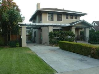 722 Home Ave, Fresno, CA 93728-1811