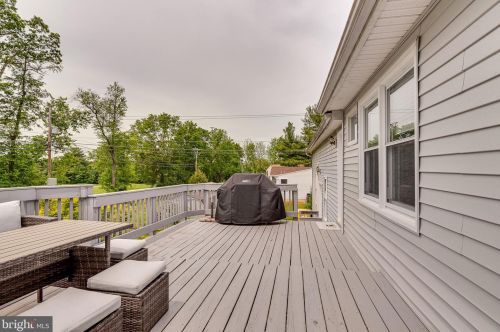 289 Packett Dr, Charles Town WV  25414-5099 exterior