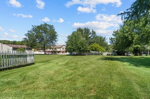 30 Fieldstone Pl, Zelienople PA  16063-9313 exterior