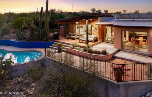 2106 Camino El Ganado, Tucson AZ  85718-4108 exterior