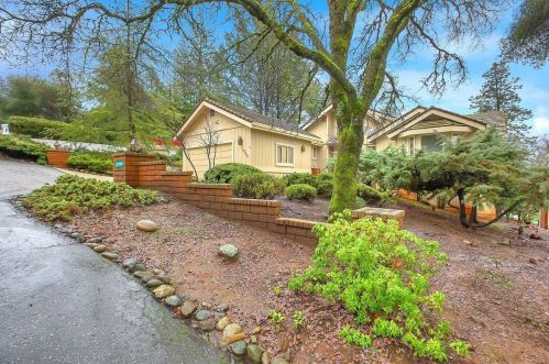 17789 Jayhawk Dr, Lake Wildwood, CA 95946-9210
