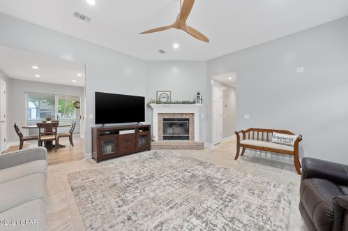 1810 Britton Ln, Lynn Haven, FL 32444-3185
