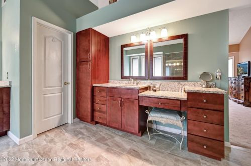 167 Ln Quinta Ct, Holmdel Village NJ  07733-2536 exterior