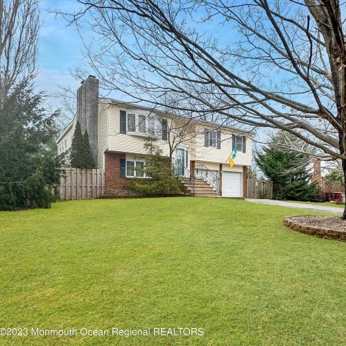8 Widgeon Dr, Berkeley Township, NJ 08721-1918