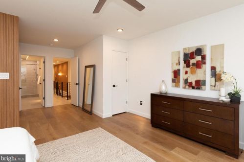 2037 Locust St, Philadelphia PA  19103-5613 exterior