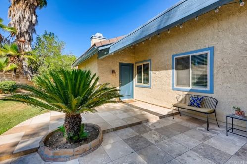 25626 Alesna Dr, Santa Clarita, CA 91355-2207