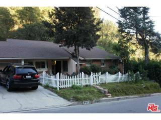 2084 Roscomare Rd, Los Angeles, CA 90077-2219