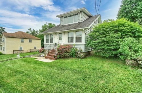 29 Ramapo Rd, Garnerville NY  10923-1717 exterior