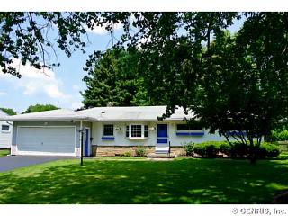 178 Willowen Dr, Rochester, NY 14609-3267
