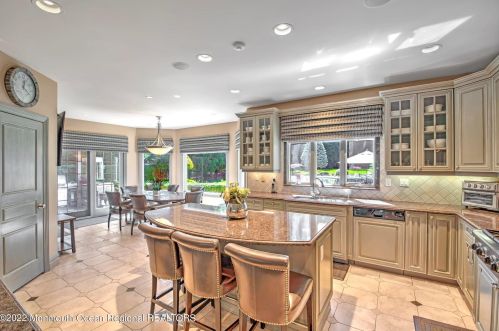 24 Dora Ln, Holmdel Village NJ  07733-1671 exterior