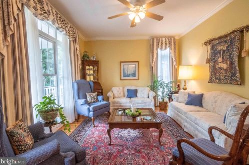 160 Manor Dr, Edinburg VA  22824-3579 exterior