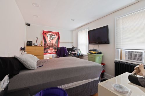 123 Winding St, Huntington Station NY 11746 exterior