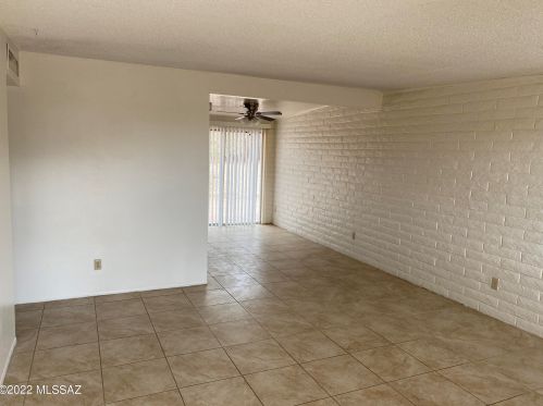 3901 Lone Palm Dr, Tucson, AZ 85730-3839
