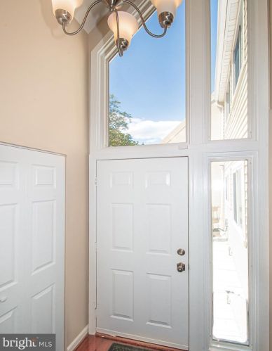 1564 Goldenrain Ct, Herndon VA  20190-4036 exterior