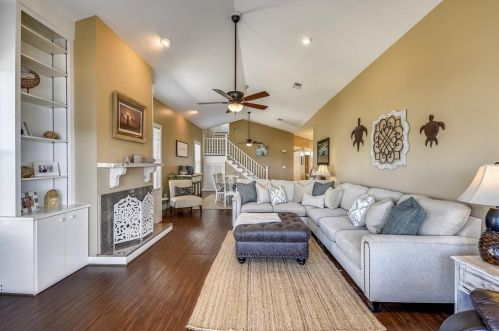 405 Mccloud St, Saint George Island, FL 32328-2681