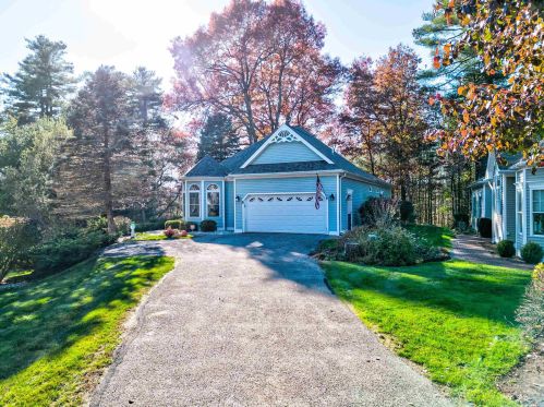 8 Houston Dr, Nashua NH  03062-1731 exterior