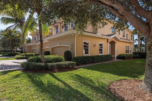 7132 Lemuria Cir, Naples FL  34109-6104 exterior