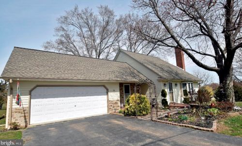50 Valleyview Dr, Littlestown, PA 17340-9686