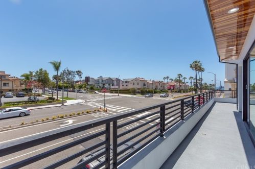 242 Broadway, Redondo Beach CA  90277-3332 exterior