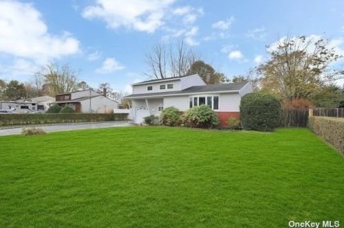 974 Manor Ln, Bayshore, NY 11706-7506