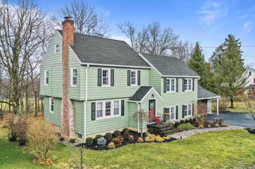 100 Weeks Ave, Cornwall Hud, NY 12520-1426