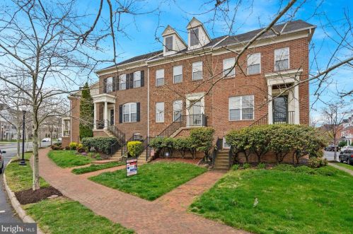 642 Belmont Bay Dr, Woodbridge, VA 22191-5404