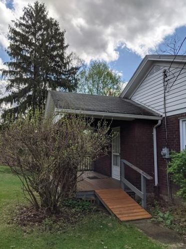 1393 Leaside Dr, Pittsburgh, PA 15207-2300