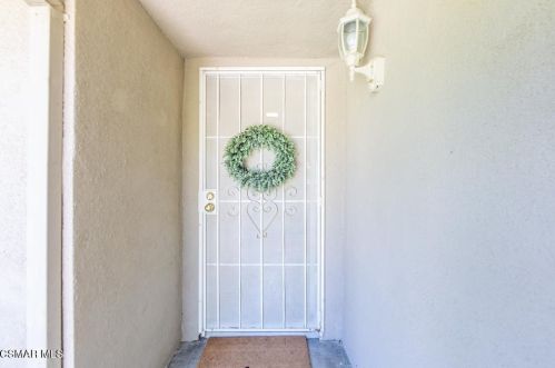 2275 Hilldale Ave, Simi Valley, CA 93063-2631