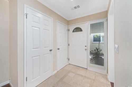 423 Meadowgreen Dr, Santa Rosa, CA 95409-5823