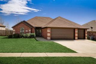2938 Cassius Ln, Fayetteville, AR 72704-7110