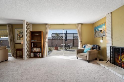 1151 Lawrence Way, Oxnard CA  93035-2525 exterior