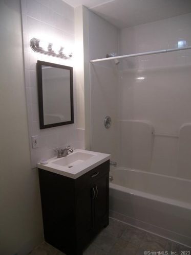 30 Temple St, Waterbury, CT 06706-2102