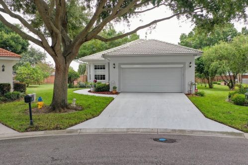 218 Lake Region Blvd, Winter Haven, FL 33881-9566