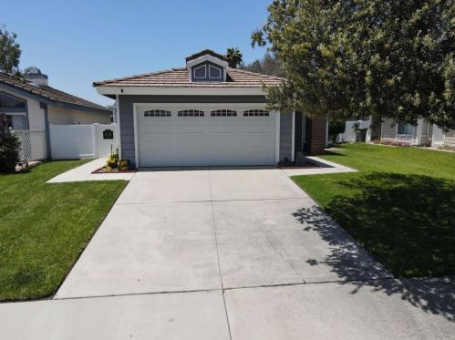 42137 Teatree Ct, Temecula CA  92591-3825 exterior