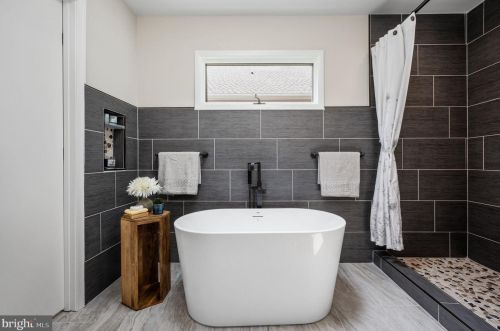 327 Fairway Dr, Locust Grove VA  22508-5441 exterior