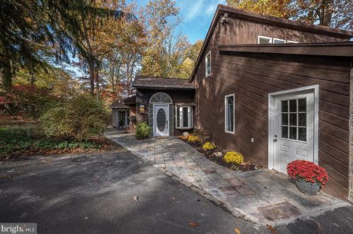 455 Sharon Dr, Wayne, PA 19087-2221