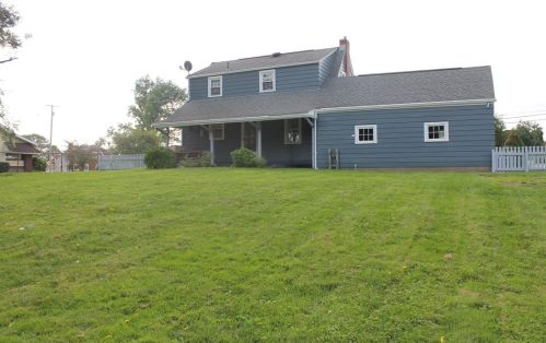 211 Wayne St, New Kensington, PA 15068-2634