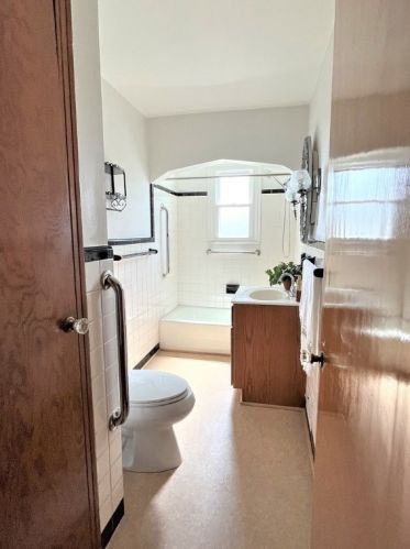 157 Warren Dr, New Kensington PA  15068-5241 exterior