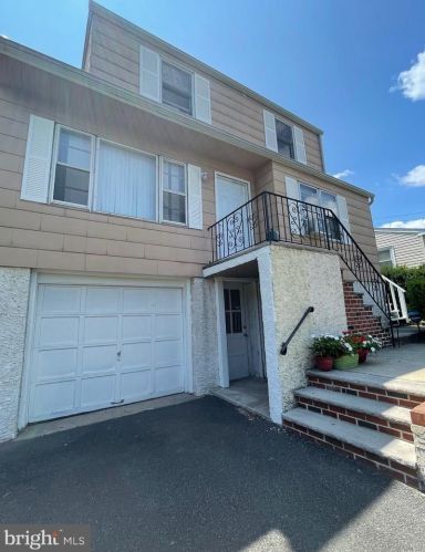 2814 Old Welsh Rd, Willow Grove, PA 19090-3936