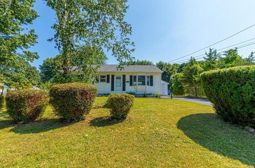 23 Mcintosh Ave, Uncasville CT  06382-2227 exterior