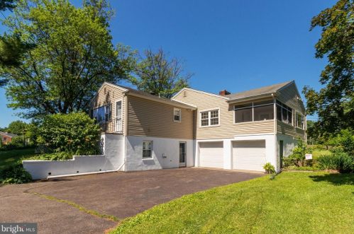 4 Scammell Dr, Yardley PA  19067-4209 exterior