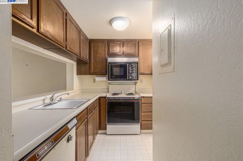 24328 Dover Ln, Hayward, CA 94541-5311