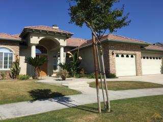 405 Portway Ct, Bakersfield, CA 93312-7033
