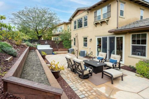 7031 Sitio Corazon, Carlsbad CA  92009-2038 exterior